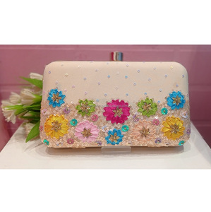 Bolso de mano con bordado geométrico de moda contemporáneo, monedero de noche con diamantes de imitación y patrón de caja moderno para bodas clásicas - Product Image 2