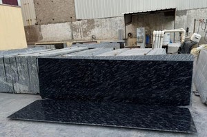 Venta de tendencia, proveedor de losas de granito negro indio, FOB India, surtido de encimeras de cocina de piedra veteada sólida, sala de estar al aire libre - Product Image 4