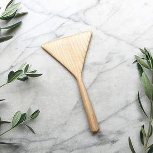 Serveur de gâteau en métal fini élégant fait à la main avec des détails complexes pour les restaurants de boulangeries haut de gamme et les services de restauration - Product Image 6