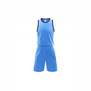 Ensemble de maillots de basket-ball personnalisés en couleurs unies avec impression par sublimation respirante, veste et short - Product Image 1