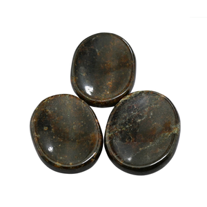 Piedra de pulgar de cristal pulido estilo Feng Shui y Hada, piedra preciosa curativa de granate Natural para Palm Worry Crystal Thumb Worry Stone - Product Image 3