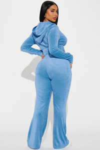 Survêtement pour femmes de haute qualité Survêtement en velours bleu clair pour femmes Fournisseur pakistanais Prix bas Tenue coordonnée tendance pour femmes - Product Image 3