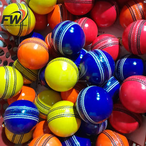 Pelotas de Cricket de Cuero Genuino de Alta Calidad con Logotipo Personalizado, Color Sólido, Tamaño Personalizado, Entrenamiento Profesional, Empaque Personalizado para Equipos - Product Image 3