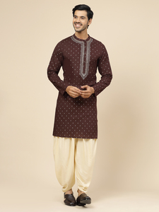 ชุด Kurta ปักลายคอฟฟี่สีน้ำตาลสำหรับผู้ชายเสื้อผ้าชาติพันธุ์เสื้อแฟชั่นสำหรับส่งออกทั่วโลก - Product Image 2