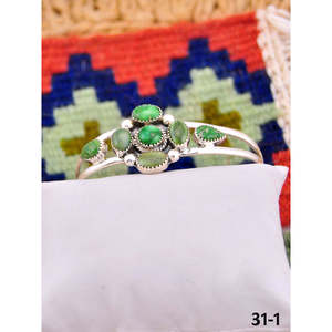 Pulsera de Moda Hecha a Mano en el Suroeste con Turquesa de la Valle de Esmeralda y Plata de Ley - Product Image 1