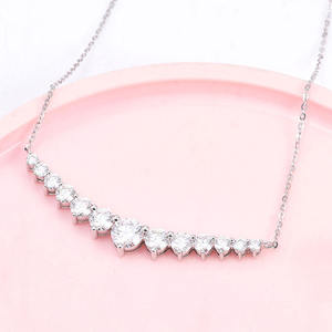 Colgante de diamante de moissanita de excelente calidad con diseño clásico, ideal para la colección de joyas de novia para mujer de proveedor indio - Product Image 3