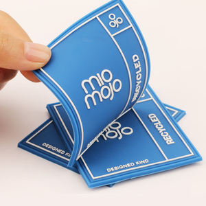 Etiquetas de transferencia de calor de parche de goma con insignia de Pvc de impresión de logotipo de silicona en relieve 3D para ropa - Product Image 1