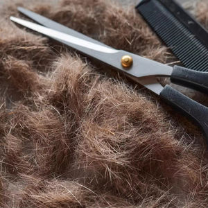 กรรไกรด้ามจับพลาสติกสำหรับช่างตัดผมมืออาชีพเพื่อเพิ่มความคมชัดและการไหลของการตัดที่มั่นคง - Product Image 5