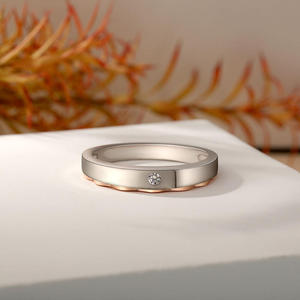Bague de mariage pour homme Jeulia Two-Tone Prince Cloak avec zircon taille ronde - Product Image 4