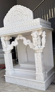 Mandir en marbre personnalisable avec des sculptures de paon détaillées et un design poli lisse - Product Image 5