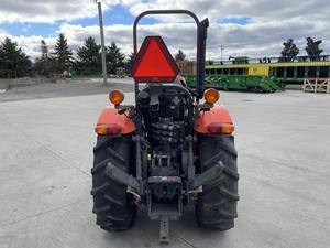 Tracteur compact Kubota Orange, tracteur utilitaire agricole Kubota, tracteur agricole à quatre roues pour travaux sur le terrain - Product Image 2