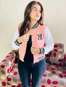 2025 chaquetas universitarias recortadas con logotipo personalizado de la mejor calidad para mujer, abrigo de invierno corto de manga larga, personalización de tarifa al por mayor - Product Image 6