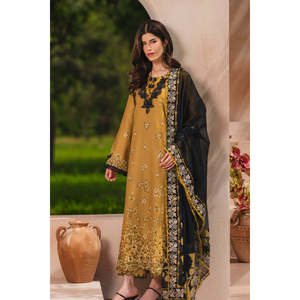 Ensemble 3 pièces Rang Rasiya : chemise en mousseline de soie brodée, dupatta imprimé en soie et pantalon - BIC-4911 - Product Image 4