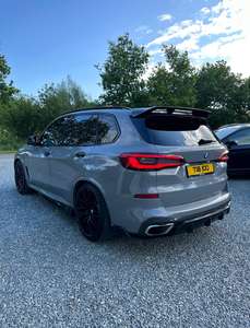 BMW iX xDrive50 2024, Caja de Cambios Automática, Interior Oscuro, Asientos de Cuero, Volante a la Izquierda/Derecha, Auto Usado, Eléctrico - Product Image 3