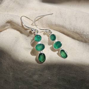 Boucles d'oreilles pendantes vintage en argent sterling 925 avec pierre précieuse en onyx vert taillée, faites à la main, 3 pierres, bijoux de fête - Product Image 3