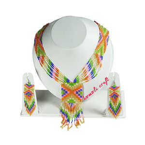 Collier unique fait main avec résine et perles de rocaille Bijoux de mode pour les femmes Idéal pour les cadeaux et le style de tous les jours - Product Image 1