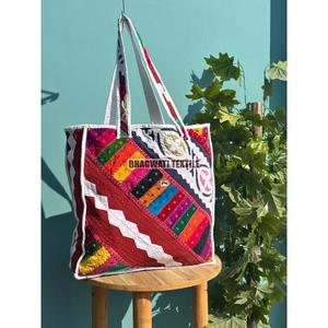 Sac fourre-tout matelassé en coton indien fait à la main à usage quotidien Patchwork Design pour les voyages, la plage et l'épicerie Cadeau parfait - Product Image 4