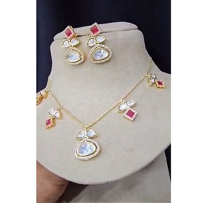 Ensemble de bijoux en laiton pour femmes élégantes à la mode Collier chaîne en Zircon et boucles d'oreilles mignonnes pour la fête de mariage et les célébrations - Product Image 4