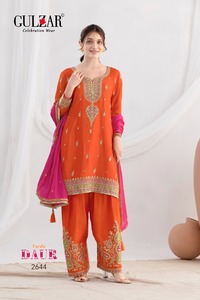 Ensemble de salwar en tissu chinon de qualité supérieure avec de magnifiques broderies sur les manches et le daman pour femmes, à porter au quotidien et pour les festivals - Product Image 4