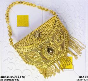 Clutch de Metal Hecho a Mano por Craftstages International, Diseño de Corazón con Perlas, para Bodas, con Solapa, Forro de Satén y Capacidad para Anillos - Product Image 3