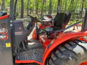 Tractor Diésel Kubota M62 TLB Listo para el Trabajo, con Cargador Frontal y Retroexcavadora, con un Fuerte Rendimiento Hidráulico y Excelente Operatividad - Product Image 6