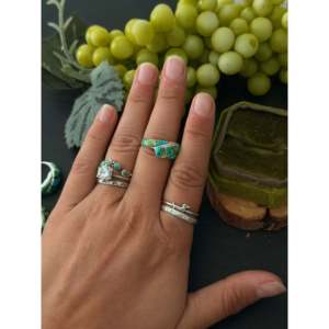 Anillo Coleccionable Cultural Hecho a Mano por los Navajo, Incrustaciones de Turquesa y Plata de Ley con Oro Sonora, Talla 7.25 - Product Image 2
