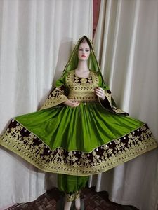 Salwar Kameez pour femmes en gros, couleur rouge, haute qualité, en soie filet, robes afghanes faites à la main, au meilleur prix - Product Image 2