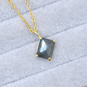 Collier en labradorite serti à griffes, forme rectangulaire, pierre précieuse facettée, collier à boucle unique, collier statement - Product Image 2
