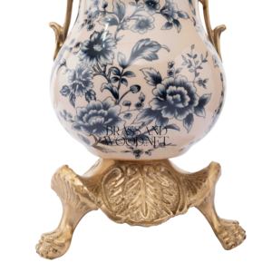 แจกันทองเหลืองโบราณพอร์ซเลนที่มีดีไซน์ดอกไม้สีฟ้าที่จับหรูหราและฐานของสะสมตกแต่งหรูหรา - Product Image 2