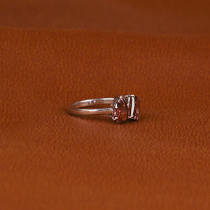 Anillo de diamantes de corte radiante de pera de dos piedras de lujo, Diamante cultivado en laboratorio personalizado, regalo de joyería fina de oro sólido de 14K para mujer, nuevo aspecto - Product Image 5