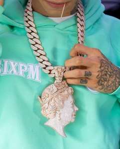 Colgante de Moissanita Chapado en Oro Estilo Hip Hop, Unisex, con Incrustaciones de Diamantes, Diseño 3D de Doble Cara, Personalizado, en Plata de Ley 925 - Product Image 4