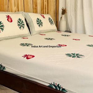 Parures de lit en coton imprimé à la main Sanganeri, fabriquées en Inde, avec housse de coussin - Product Image 3