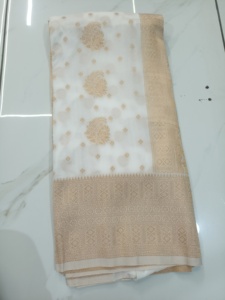 Encantador Sari de nailon para una elegancia moderna, ligero y fácil de drapear para todos los eventos y fiestas indias y pakistaníes - Product Image 2