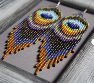 Pendientes de Plumas de Pavo Real de Calidad Premium, Pendientes Largos con Cuentas, Pendientes de Araña Dorados, Pendientes de Cuentas Pequeñas - Product Image 1