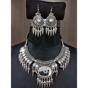 Jeweljunk 1112873 conjunto de joyería fina de lujo Collar chapado en rodio blanco para Navratri elegante conjunto nupcial con placa de oro - Product Image 1