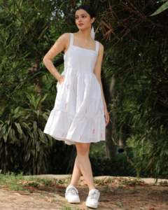Robe longue de style droit de créateur occidental antique à la mode 100% coton pour les cadeaux d'anniversaire de fête à la plage articles de tenues d'été - Product Image 4