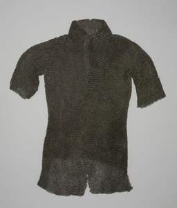 Armadura de Cota de Malla Metálica Hecha a Mano con Etiqueta Privada para una Experiencia Medieval Auténtica Mediante Técnicas Artesanales Tradicionales - Product Image 4