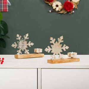Lot de 2 porte-bougies chauffe-plat en aluminium et bois de manguier, motif flocon de neige argenté, faits à la main, découpés et imprimés, pour la décoration de Noël à la maison - Product Image 1