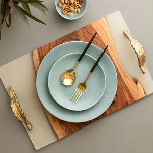 Bandeja rectangular moderna de madera de acacia para servir, hecha a mano, elegante, de madera, segura para alimentos, plato de charcutería de resina epoxi para bodas - Product Image 3