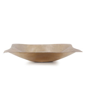 Cuenco de servicio dorado decorativo de latón artesanal con interior texturizado dorado y forma escultórica - Product Image 3