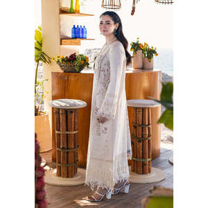 QALAMQAR Ensemble 3 pièces : Chemise brodée, Dupatta en mousseline imprimée et Pantalon pour Printemps/Été - BIC-4652 - Product Image 5