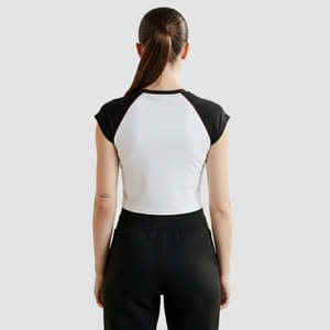 T-shirt à bords noirs et blancs pour l'entraînement, respirant - Product Image 2