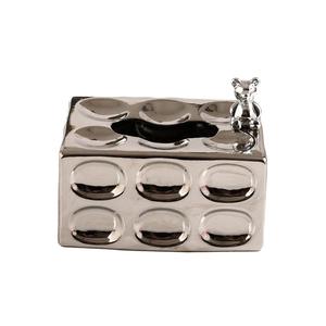 Caja de pañuelos de madera de dos tonos ecológica con pieza de metal en los bordes para decoración de mesa para hoteles con tamaños 6,5x5,5x5,5 pulgadas - Product Image 6