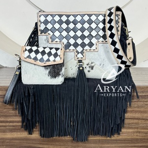 Ensemble de sac à main et petite pochette à monnaie en cuir à franges à carreaux de style occidental artisanal de qualité supérieure avec bracelet pour femmes - Product Image 1