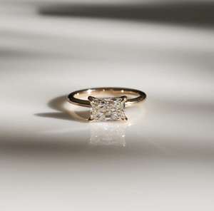 Ensemble d'est en ouest Bague de fiançailles en moissanite à coupe radieuse de 1.50 carats pour femme en argent sterling 925 avec bague à quatre griffes - Product Image 1