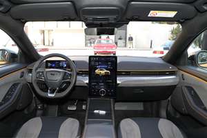 SUV électrique d'occasion 2024, système d'assistance à la conduite intelligent, intérieur et extérieur propres, boîte de vitesses automatique, fourni du Japon - Product Image 5