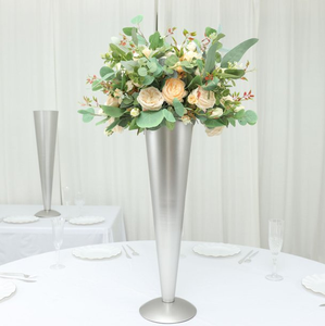 Vase à fleurs en métal Design moderne en laiton AK avec Vase de table de luxe fini argent pour décor de Festival/ornements de décoration - Product Image 1