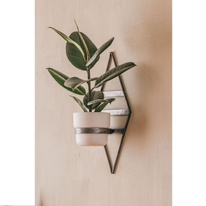 Florero de cerámica Home Hotel Office Flower Stand Decoración Colgante de pared Mesa Soporte de flores artificiales en MS para el hogar Caliente - Product Image 3