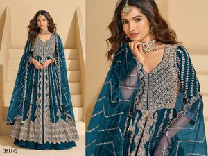 Abito Anarkali <span class=keywords><strong>Mirza</strong></span> di Alta Qualità con Ricami Elaborati, Stile Gown per Matrimoni e Feste - Product Image 3