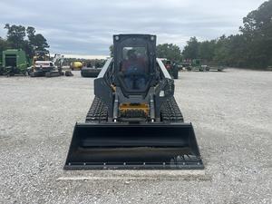 Minicargador 2020 Deeere 331G - Product Image 4